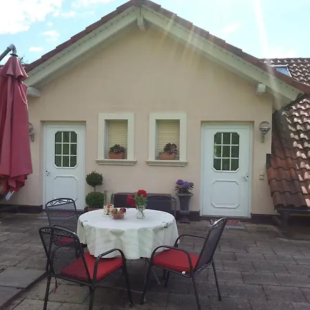 Weingut-Brennerei-Ferienwohnungen Eugen Wissler アパート Au