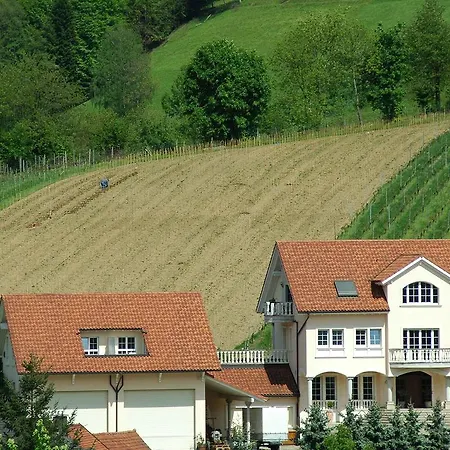 Апартаменты Weingut-Brennerei-Ferienwohnungen Eugen Wissler